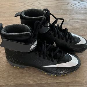 Nike boys high top football baseball cleats size 3.5